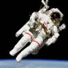astronauta- flotó- espacio- modofun