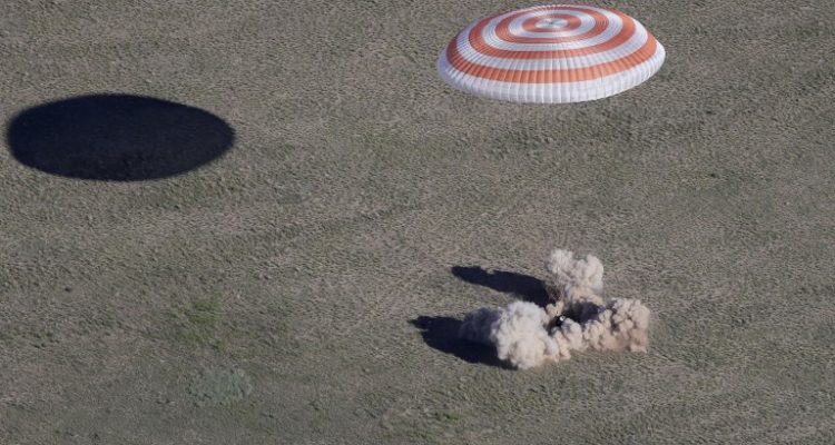 A Russian Soyuz MS-07 space capsule lands about 150 km (90 miles) south-east of the Kazakh town of Dzhezkazgan, on June 3, 2018.
A Soyuz space capsule with Russian cosmonaut Anton Shkaplerov, US astronaut Scott Tingle and Japanese astronaut Norishige Kanai, returning from a mission to the International Space Station (ISS) landed safely on the steppes of Kazakhstan. / AFP PHOTO / POOL