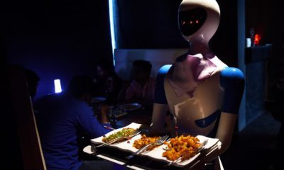 This photo taken on December 20, 2017 shows a robot waiter serving Indian customers at a robot-themed restaurant in Chennai.
India's first robot-themed restaurant with robotic waiters has opened in Chennai, with the automated servers carrying dishes from the kitchen to customers. / AFP PHOTO / ARUN SANKAR