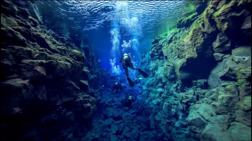 ¿Sabías que la cordillera más larga del mundo está bajo el agua