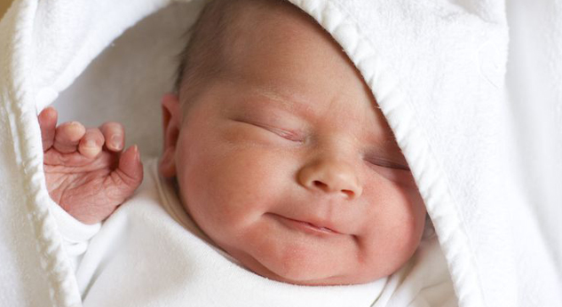 ¿Sabías que los bebés que duermen menos de 10 horas serán gordos?