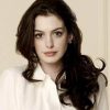 Anne Hathaway imita a Kate Middleton