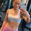 Jennifer Lopez publicó fotos de su tonificado abdomen