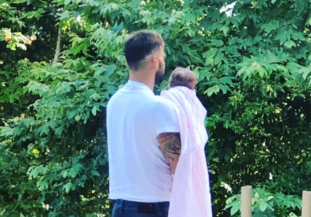 Ricky Martin enamorado de su pequeña hija
