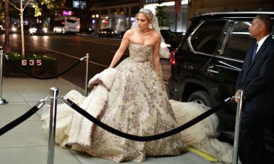 JLo paseó por Nueva York vestida de novia
