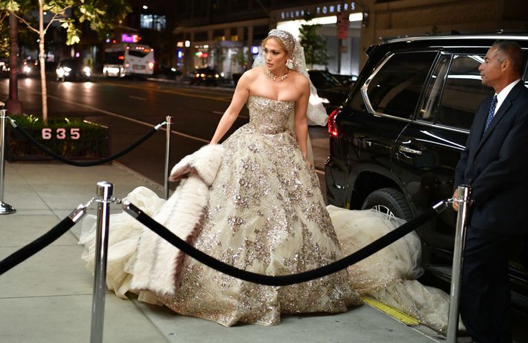 JLo paseó por Nueva York vestida de novia