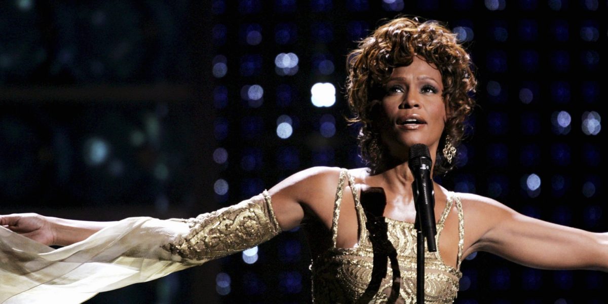 Whitney Houston regresa a través de un holograma